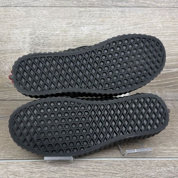 Vans x Marvel Classic Slip On Black Widow Women’s Sz 8 Black Red Low Top Sneaker - Picture 8 of 12